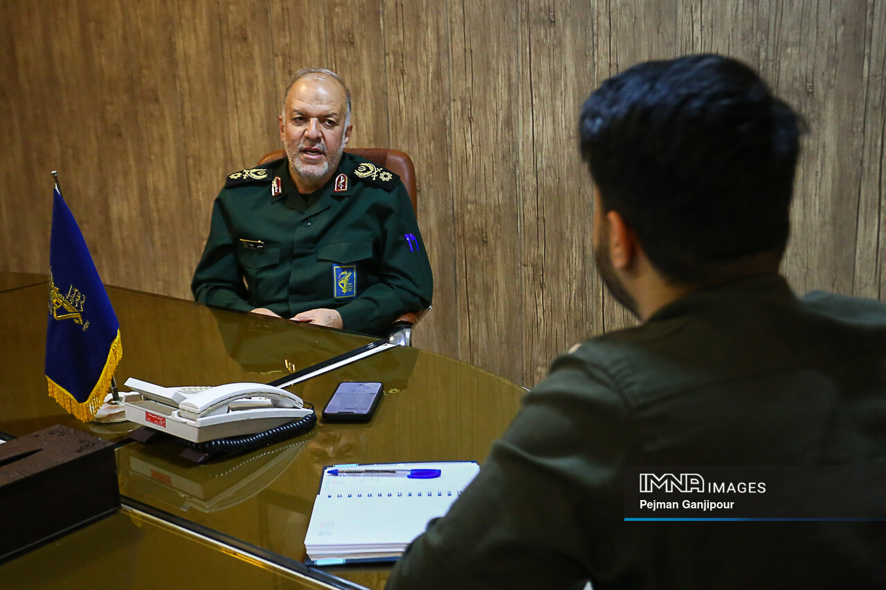 ولایتمداری و بصیرت شاخصه مهم پاسداران/ سپاه از جنس مردم است