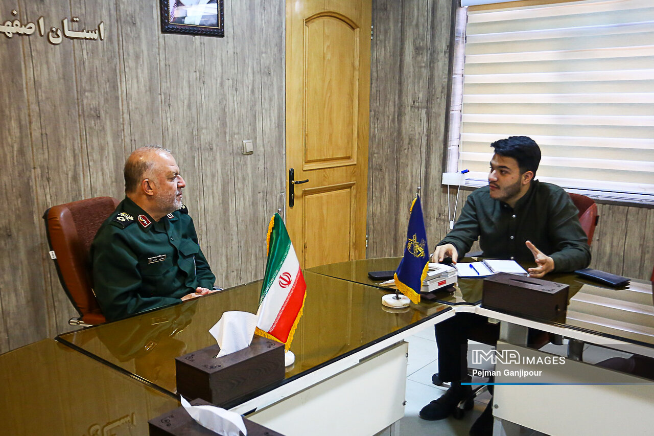 ولایتمداری و بصیرت شاخصه مهم پاسداران/ سپاه از جنس مردم است