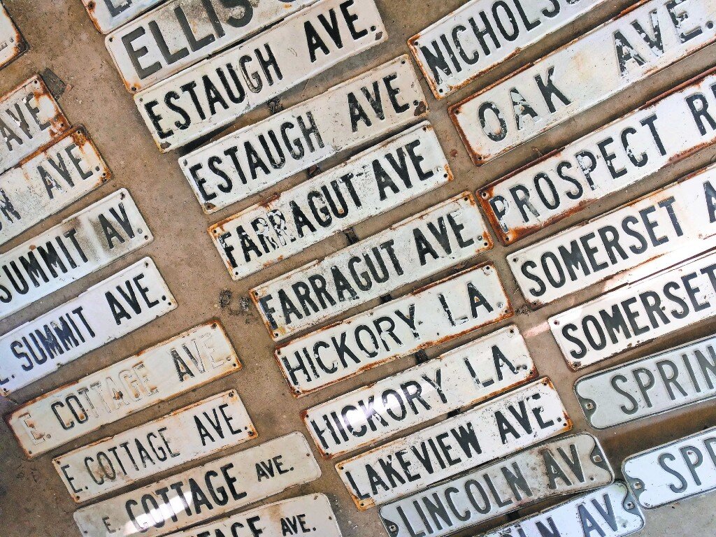 حراج تابلوهای خیابانی دهههای ۵۰ و ۶۰ در وستمینستر