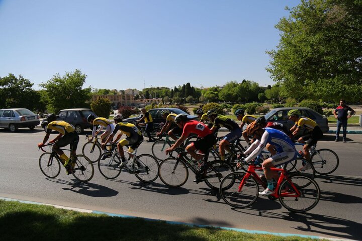 برپایی مسابقات دوچرخه‌سواری استقامت در پل‌خواجو اصفهان