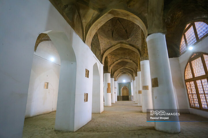 نگین معماری اسلامی در قلب نصف جهان