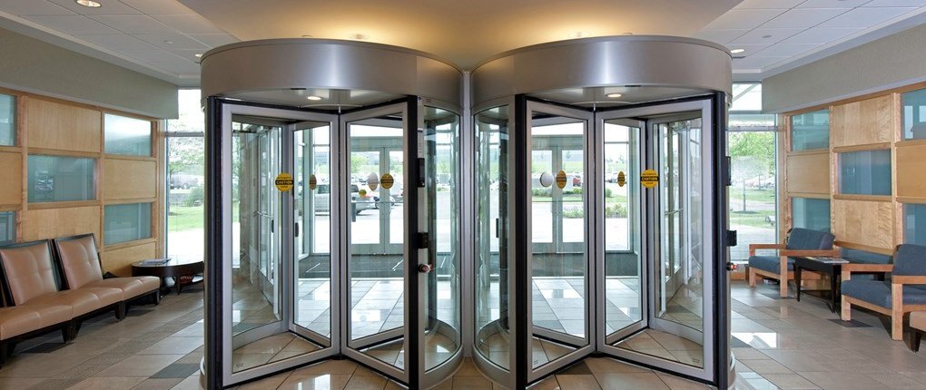 انواع درب شیشهای اتوماتیک چیست؟