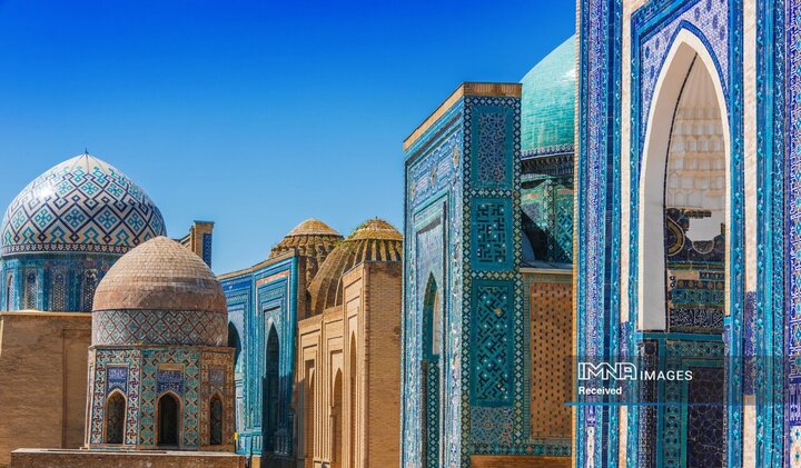 شهر سمرقند در ازبکستان به عنوان مرکز علم و هنر و زادگاه بسیاری از شخصیت های تاثیرگذار، امروزه نیز میزبان شمار زیادی آثار هنری و تاریخی است