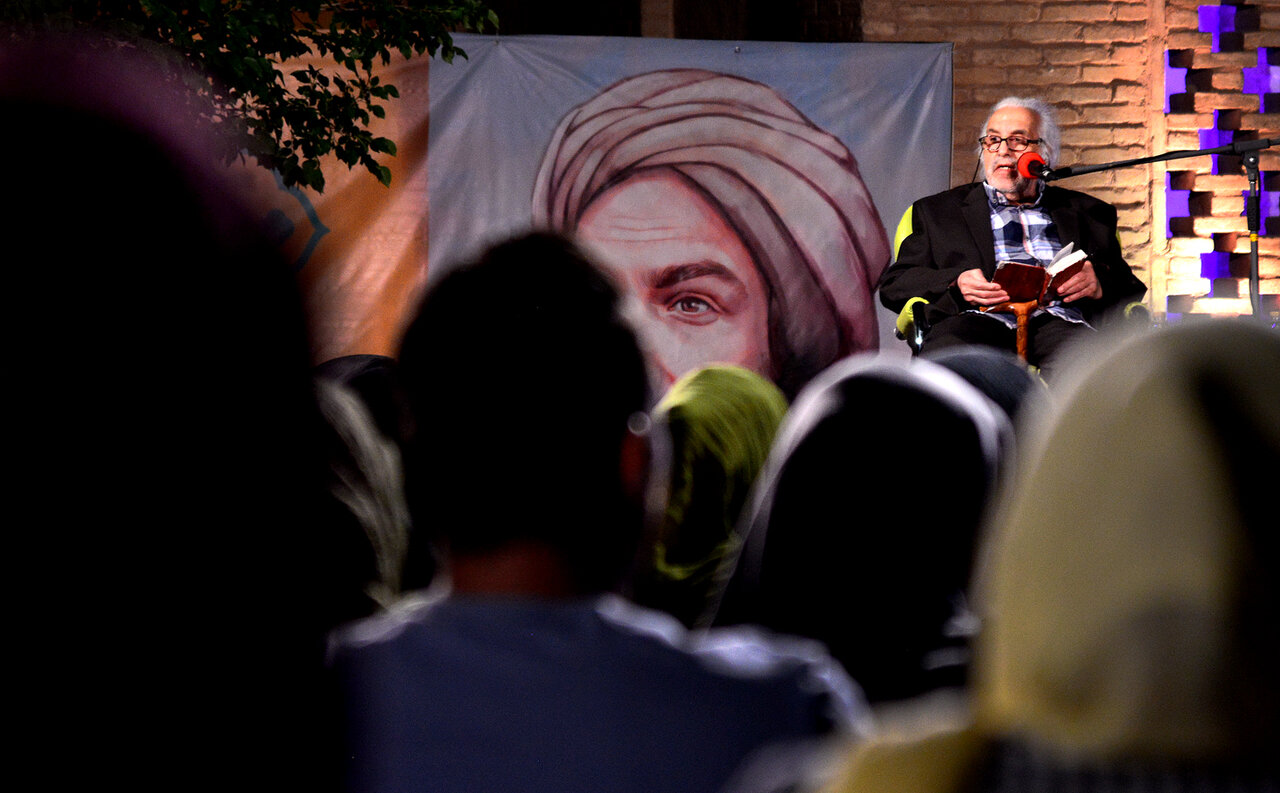 شاعرانهای در ماه شعرای ایران