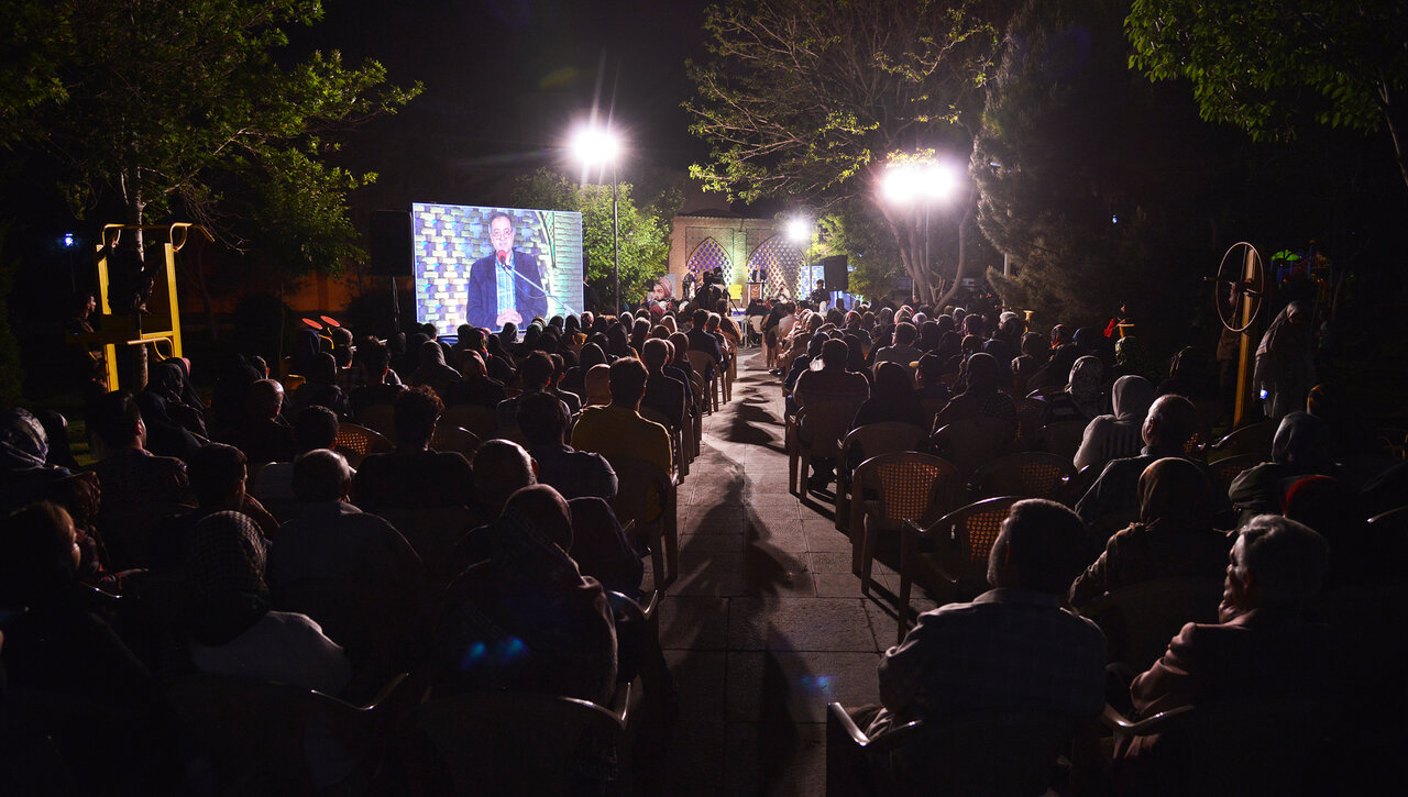 شاعرانهای در ماه شعرای ایران