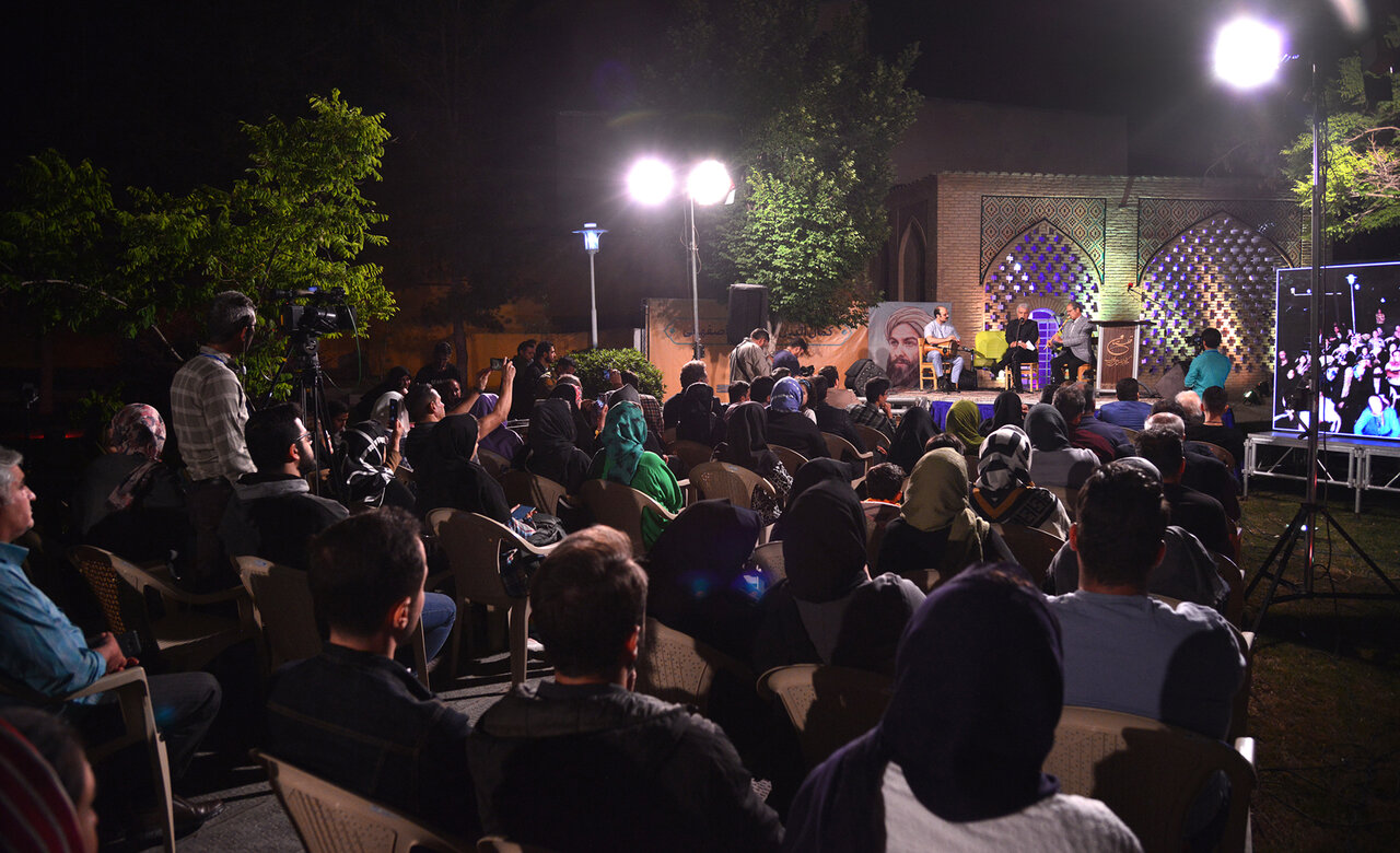 شاعرانهای در ماه شعرای ایران