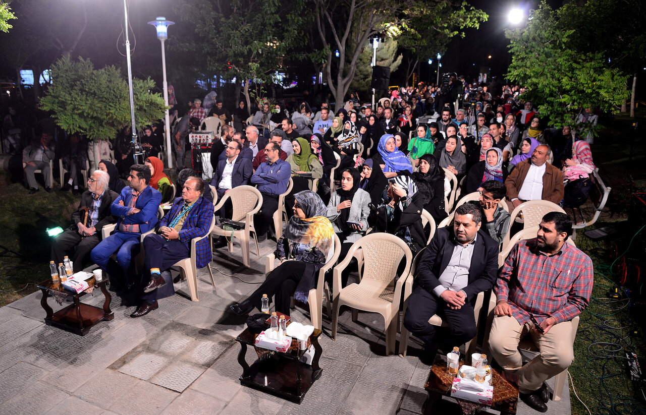 شاعرانهای در ماه شعرای ایران