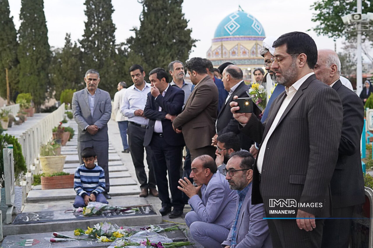 بازدید اعضای کمیسیون فرهنگی و اجتماعی شوراهای اسلامی مراکز استان از جاذبه‌های اصفهان