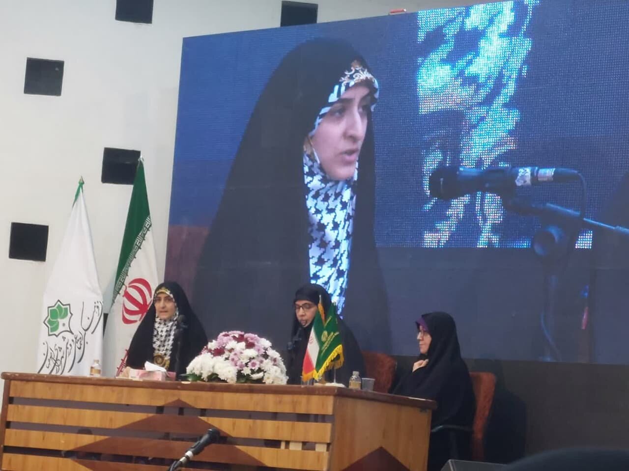 نقص در معرفی کامل شخصیت «بانو امین» به زنان جهان اسلام