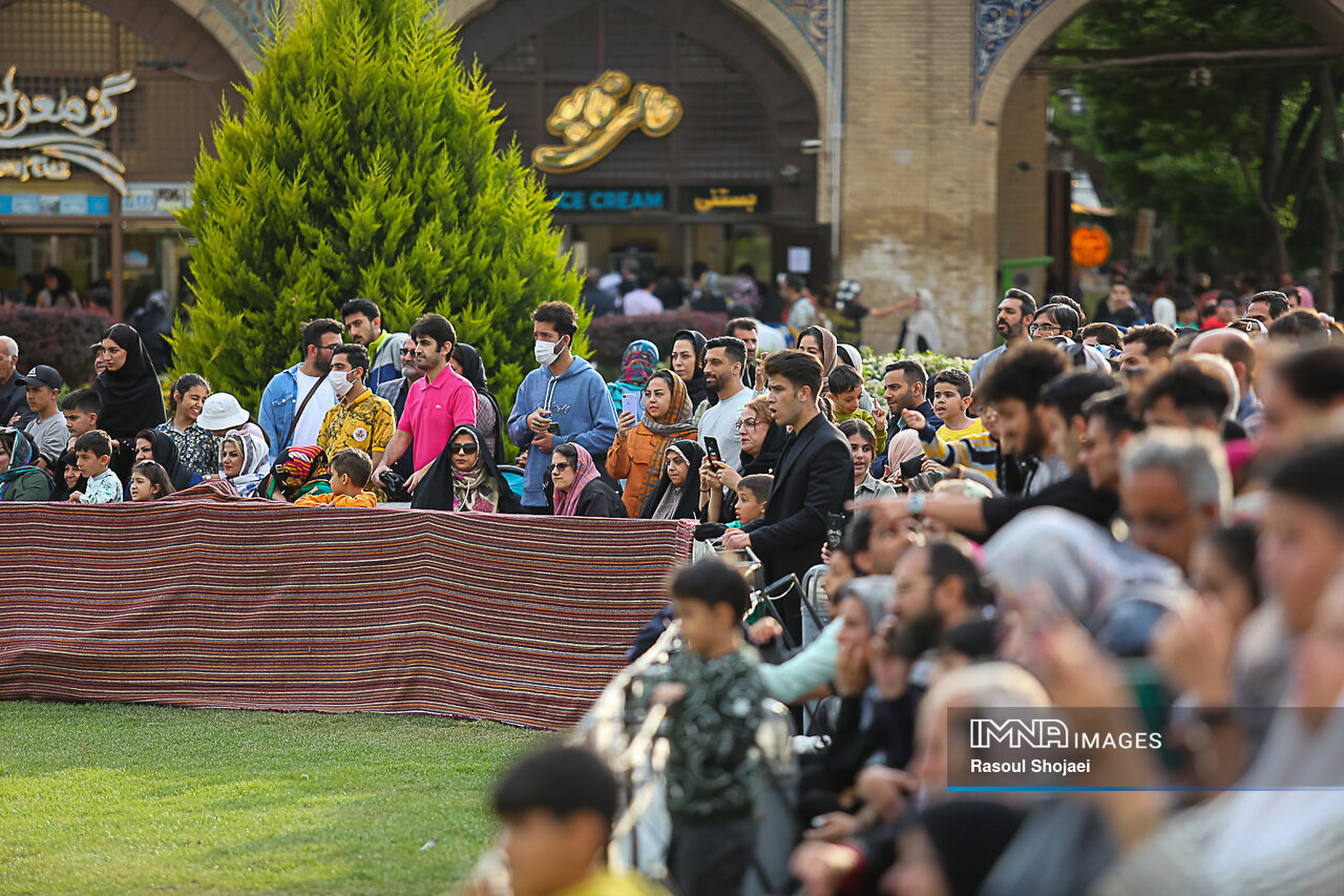 ۷ روز گذر از تاریخ تا رسیدن به اوج همبستگی ونشاط