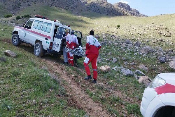 نجات کوهنورد حادثه دیده در ارتفاعات قله شاه‌نشین بروجرد