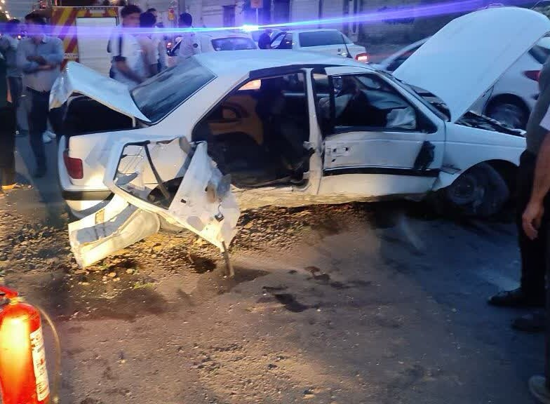 واژگونی پژوپارس در چهارراه پاسداران ۲ مصدوم داشت + عکس