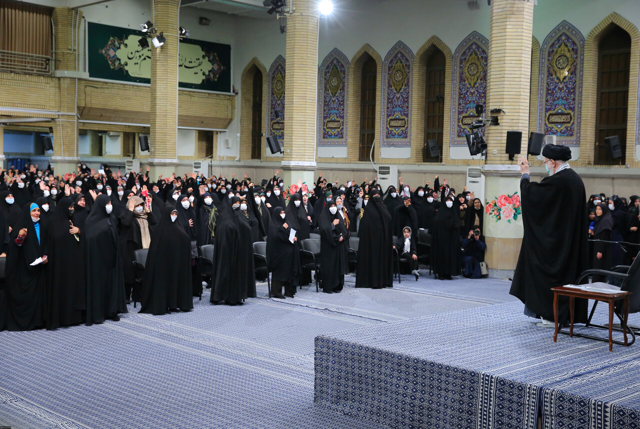 تکرار بلند آری در رفراندوم ایرانیها / وقتی دختران هم سقف امید دشمن را بر سرش خراب کردند