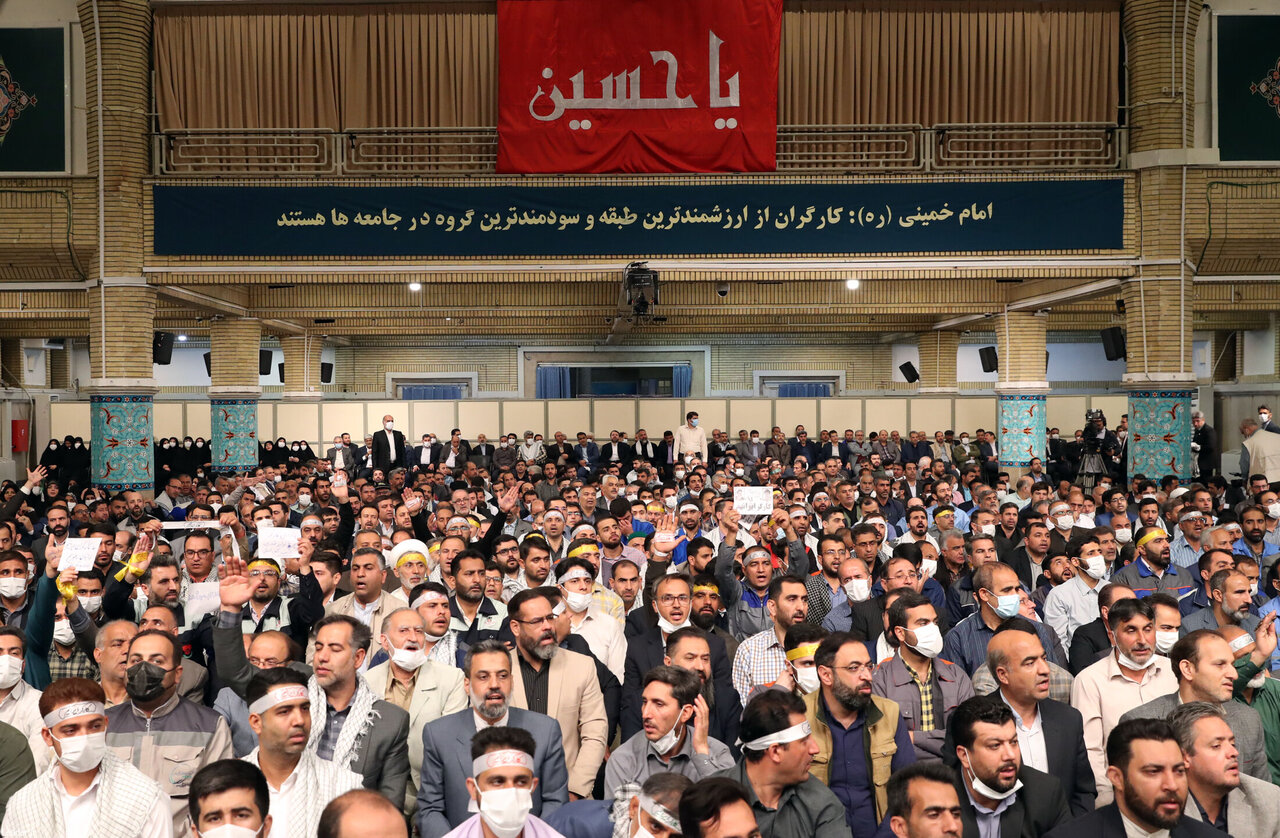 Leader praises Iranian workers' devotion to country, demands their job security