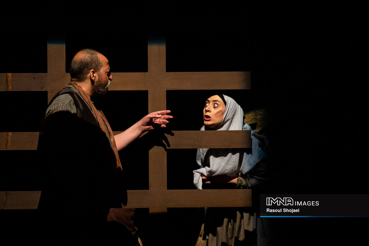 تقابل تاریخ با سرگشتگی انسان در دوران معاصر