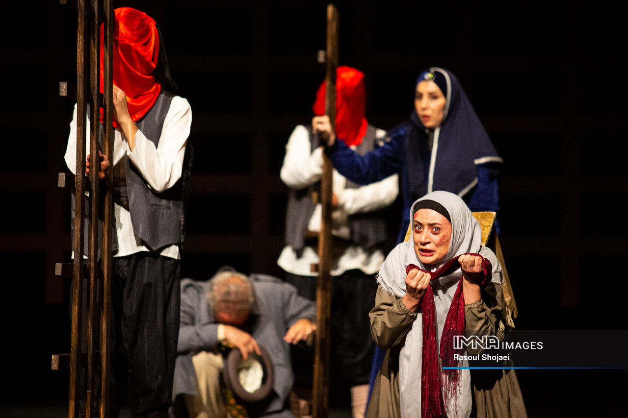 تقابل تاریخ با سرگشتگی انسان در دوران معاصر