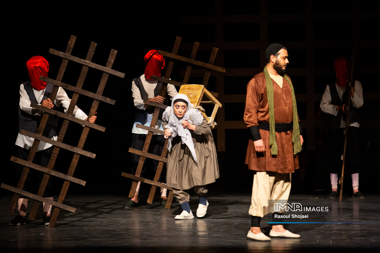 تقابل تاریخ با سرگشتگی انسان در دوران معاصر