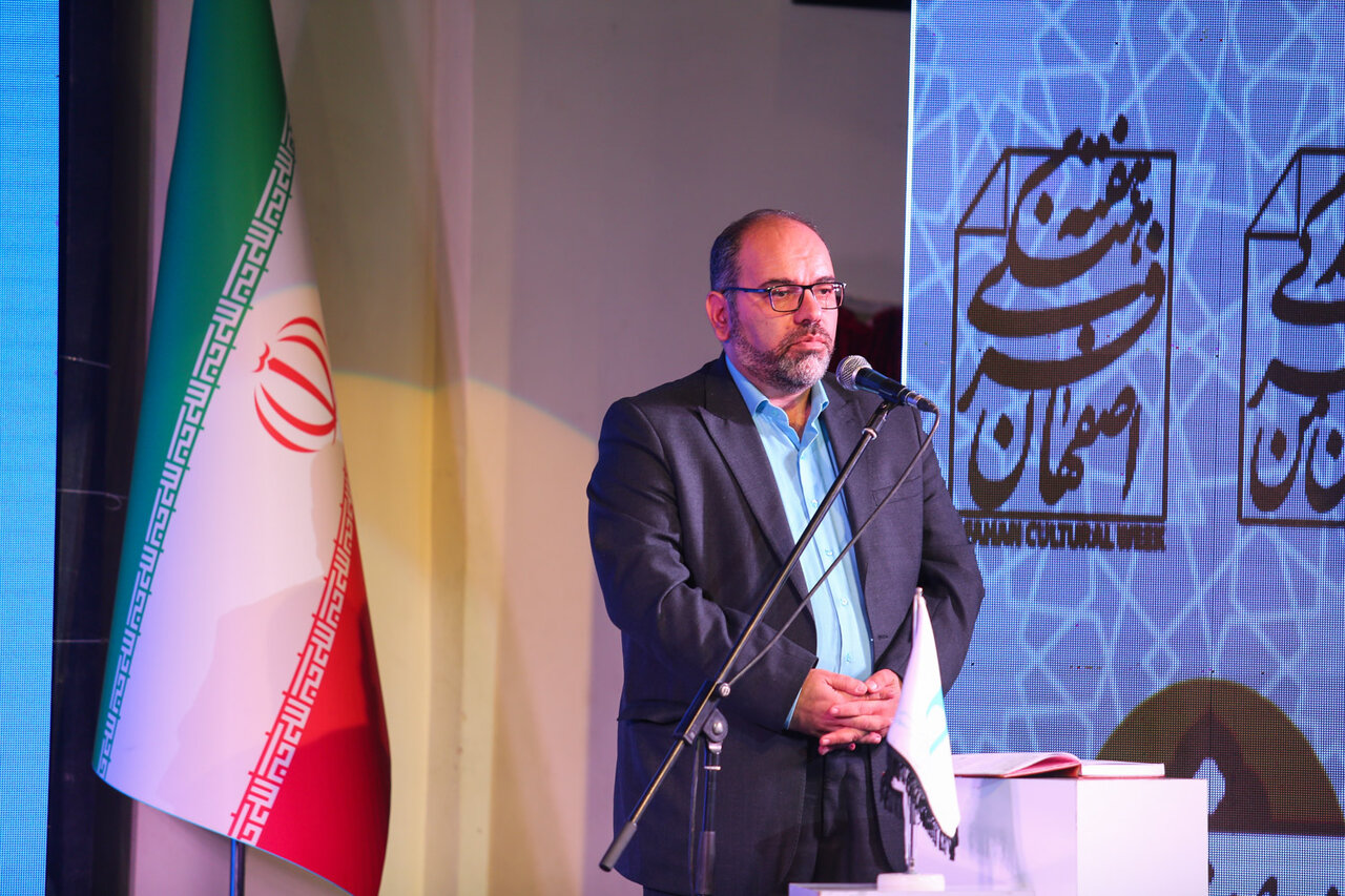 رونمایی از ۸ عنوان کتاب از اداره امور اجتماعی شهرداری اصفهان