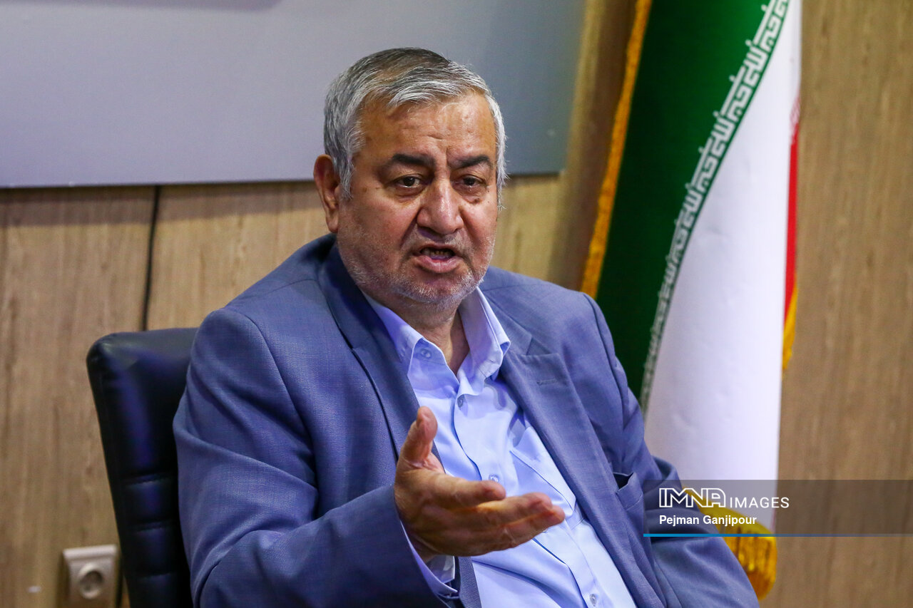 مشق عشق دانشآموزان در کلاس انقلاب