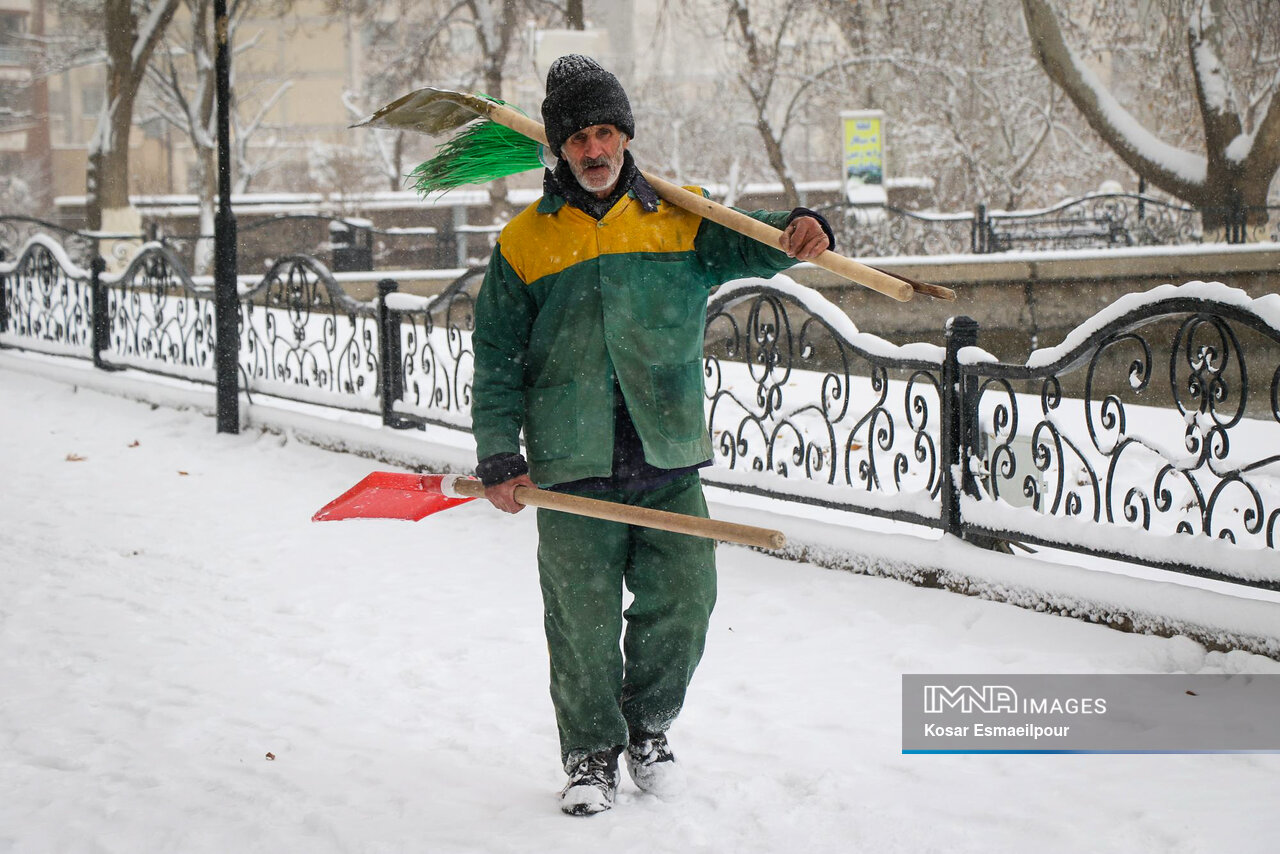 چرایی به تعویق افتادن پرداخت حقوق نیروهای شهرداری سنندج