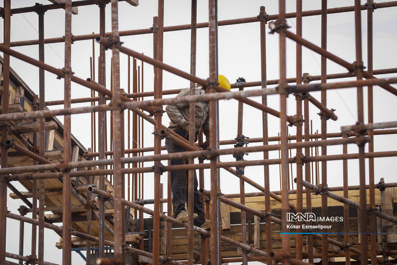 مزد متناسب با تورم یا تثبیت قیمتها / سالهاست رضایت جامعه کارگری تأمین نمیشود