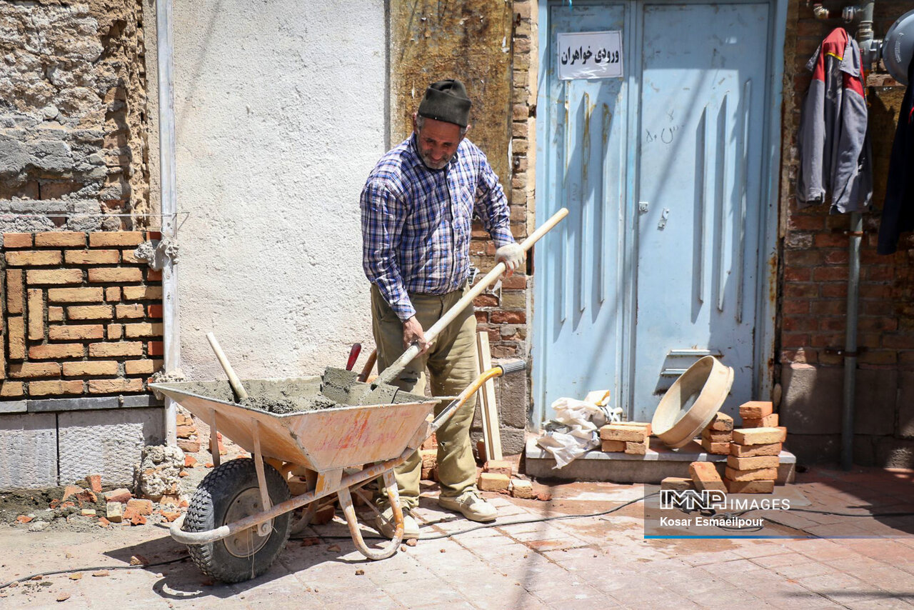 مزد متناسب با تورم یا تثبیت قیمتها / سالهاست رضایت جامعه کارگری تأمین نمیشود