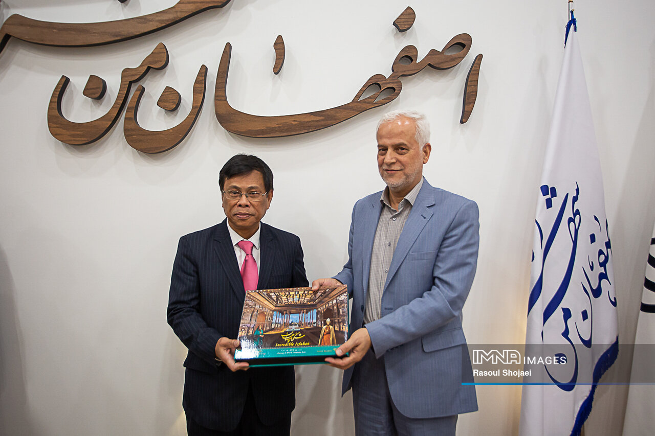 مدیریت شهری، سکاندار دیپلماسی عمومی/ خواهرخواندگی، پیوند فرهنگی - اجتماعی شهرها