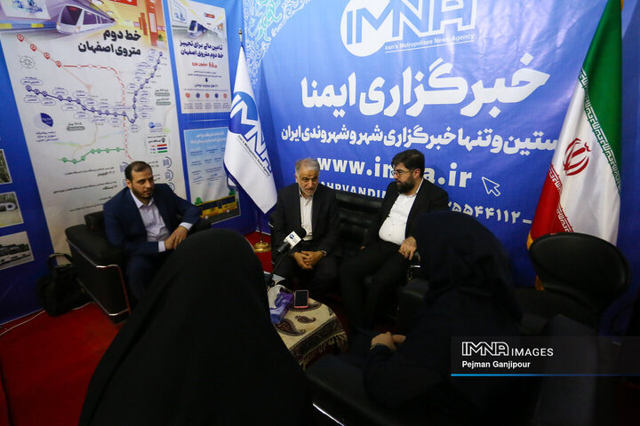 بازدید شهردار و رییس شورای شهر اصفهان از نمایشگاه حمل و نقل دانش‌بنیان