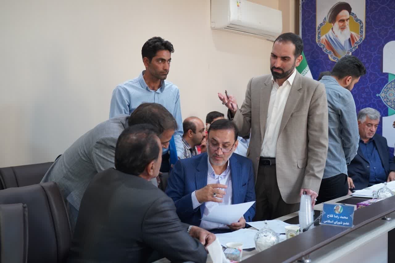 بررسی ۱۵ پرونده در منطقه ۴/ کاهش مناقشات بین مردم و شهرداری در دوره ششم شورا