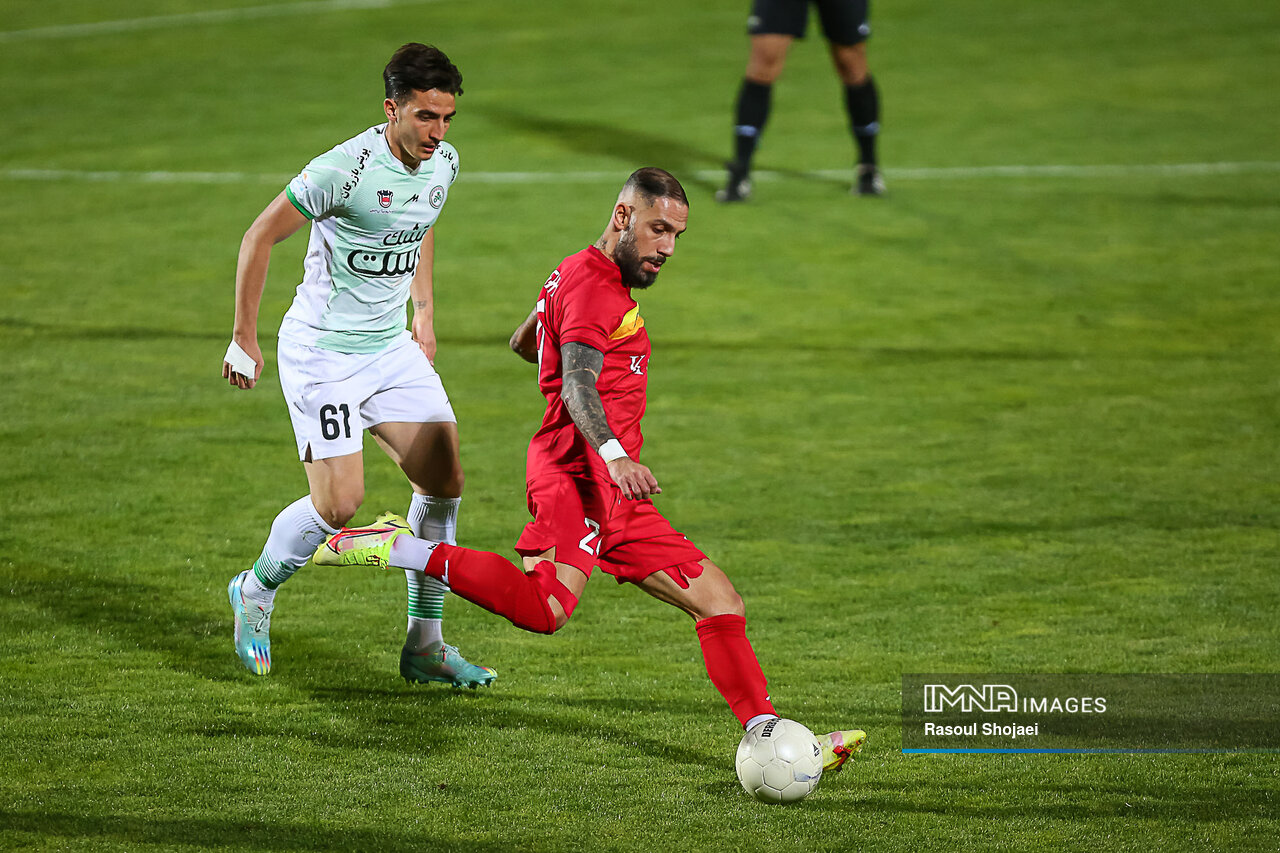 چه کسی بهترین گزینه برای هدایت ذوب آهن است؟