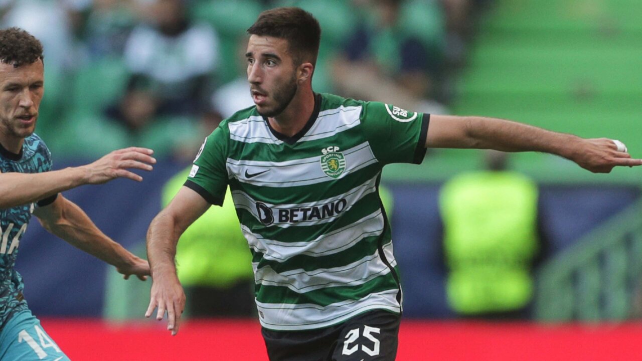 لیورپول برای جذب کدام مدافع میانی اقدام کند؟