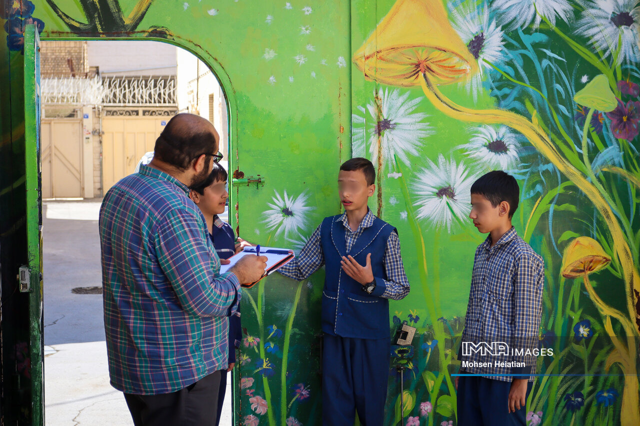 عشق دروازه این بهشت و عاشقی رسم این مدرسه است