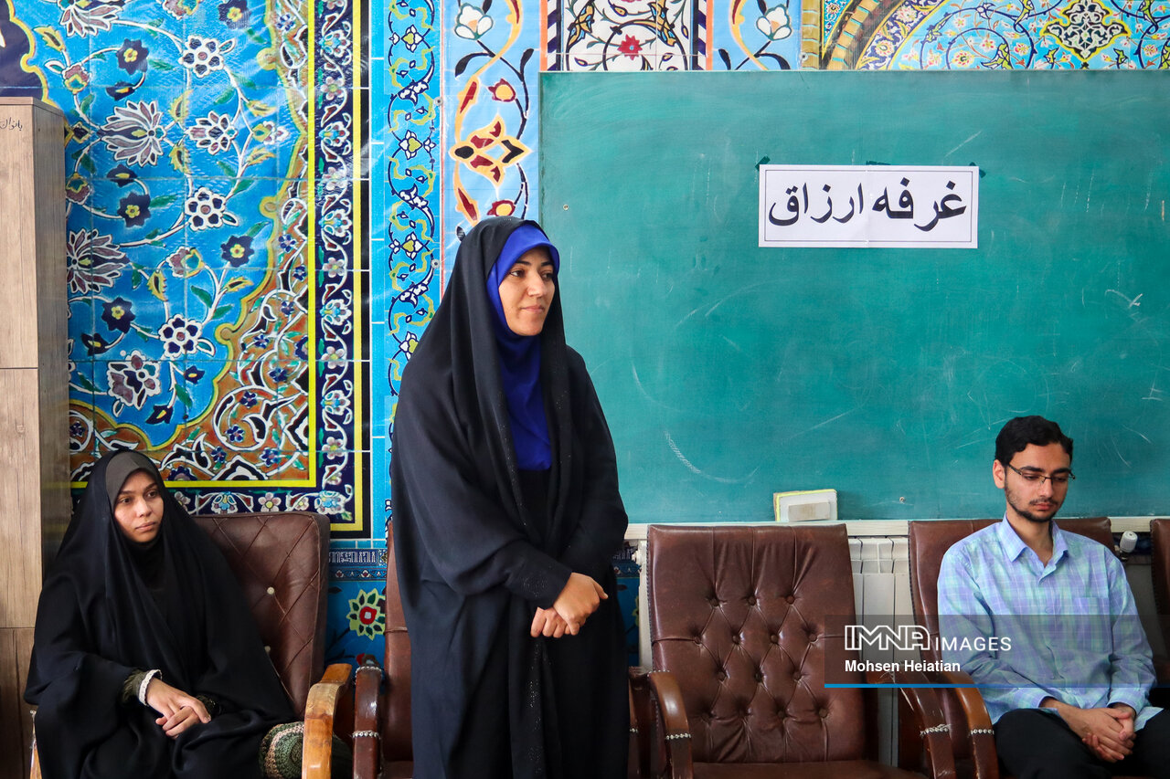 عشق دروازه این بهشت و عاشقی رسم این مدرسه است