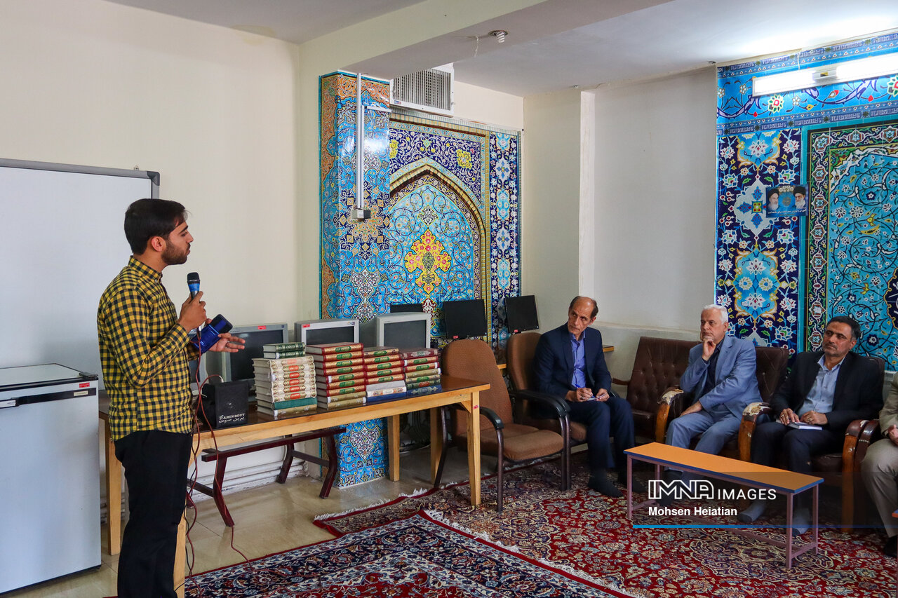 عشق دروازه این بهشت و عاشقی رسم این مدرسه است