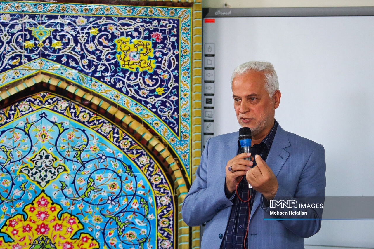 عشق دروازه این بهشت و عاشقی رسم این مدرسه است