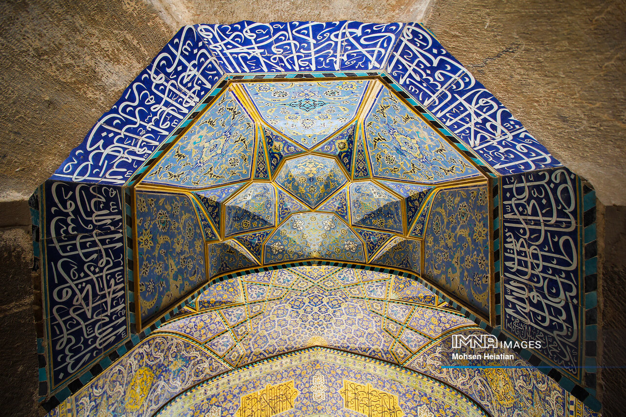 رخ‌نمایی هنر ایرانی در نقش‌ونگار کاشی‌ها