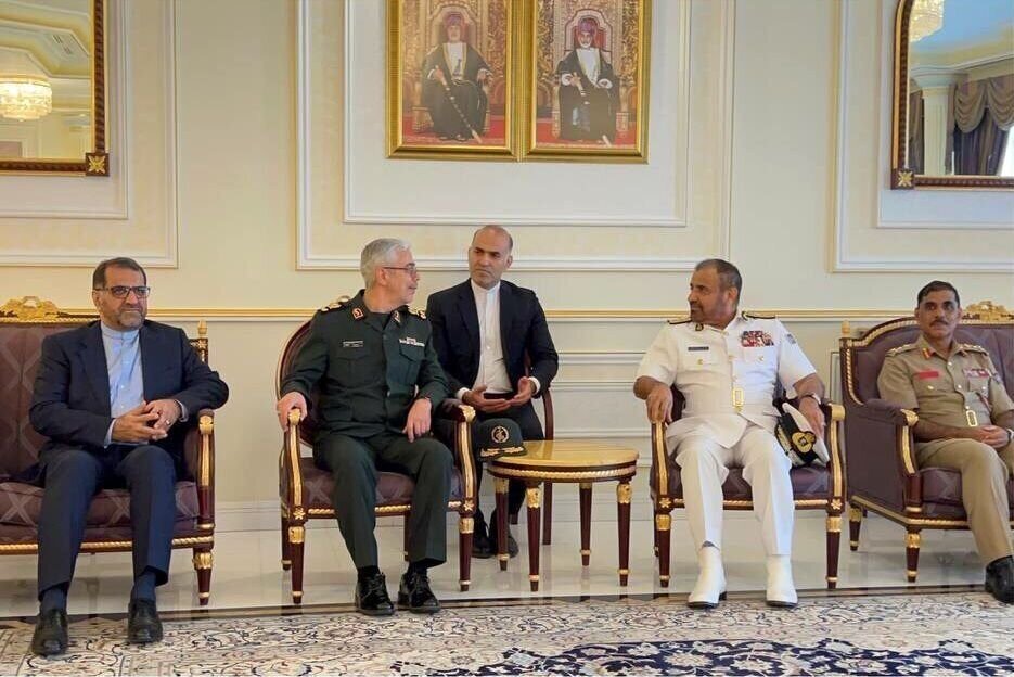 همکاری‌های دفاعی میان ایران و عمان / مرزهای دریایی ۲ کشور تقویت شود