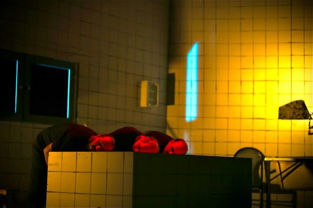 روایت تلاش برای زندگی کردن در قالب طنز