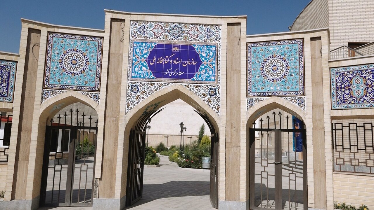 صخره‌ها و سنگ‌های در مسیر رودخانه هویت اصفهان 