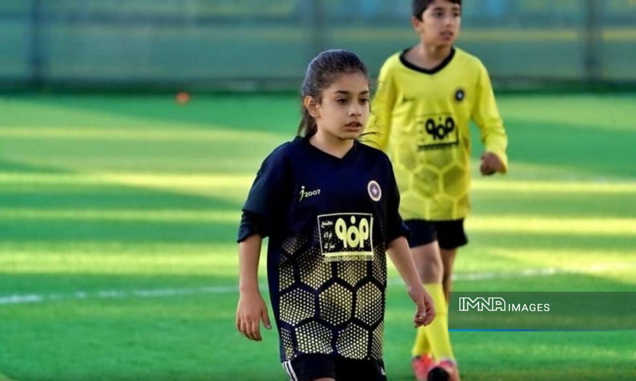 بزرگنمایی رسانهها در بسته شدن صفحات رشد آرات حسینی/ پسر قربانی رفتار پدر میشود؟