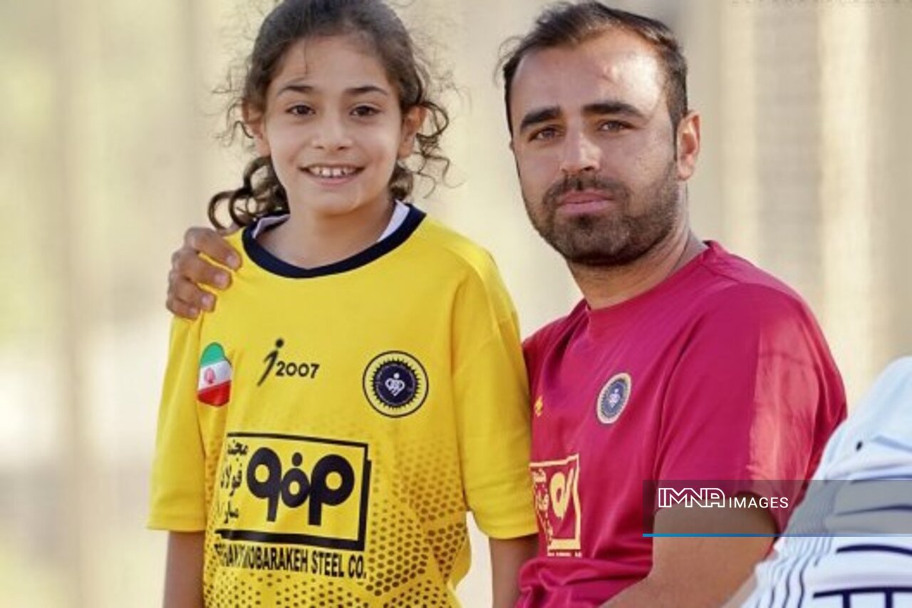 بزرگنمایی رسانهها در بسته شدن صفحات رشد آرات حسینی/ پسر قربانی رفتار پدر میشود؟