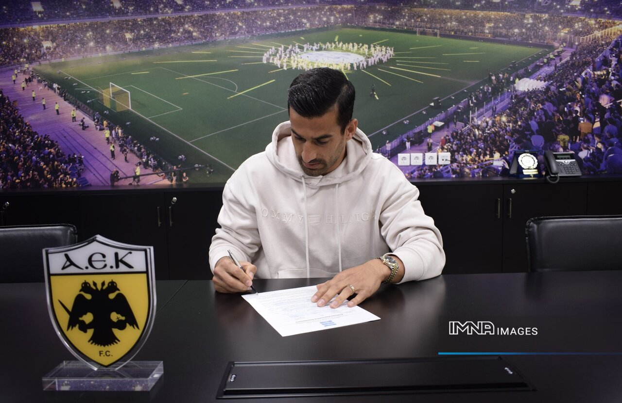 احسان حاجیصفی بهمدت ۱+۱ فصل با آ.اک یونان تمدید کرد +عکس