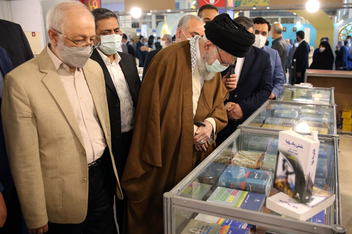 بازدید رهبر انقلاب از سی‌وچهارمین نمایشگاه بین‌المللی کتاب تهران
