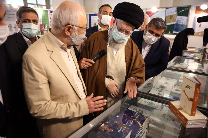 بازدید رهبر معظم انقلاب از نمایشگاه کتاب تهران