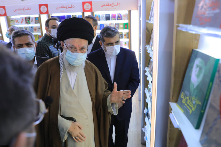 Supreme leader visits Tehran International Book Fair 