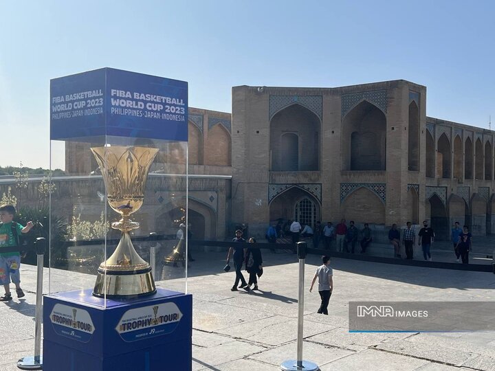 کاپ جام‌جهانی بسکتبال در پل‌خواجو اصفهان رونمایی شد +عکس و فیلم