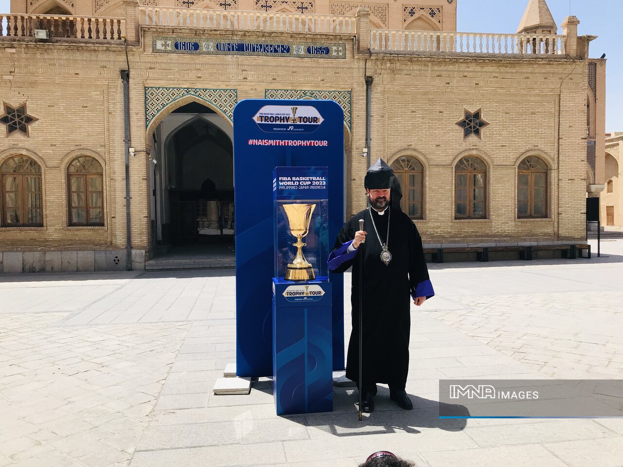 رونمایی از کاپ جام جهانی بسکتبال در کلیسای وانک+فیلم و عکس