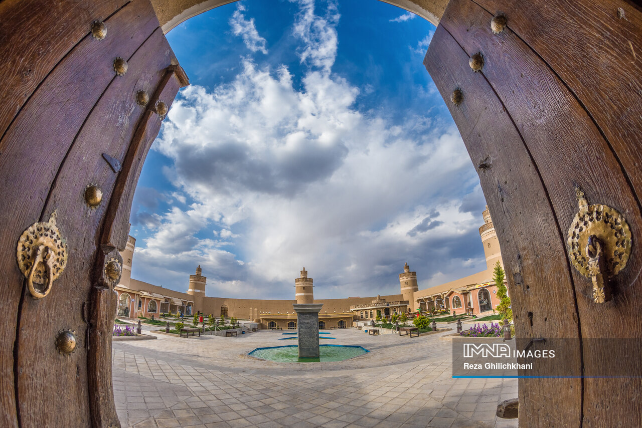 هفت برج خارون؛ آیینه تمام نمای نجفآباد