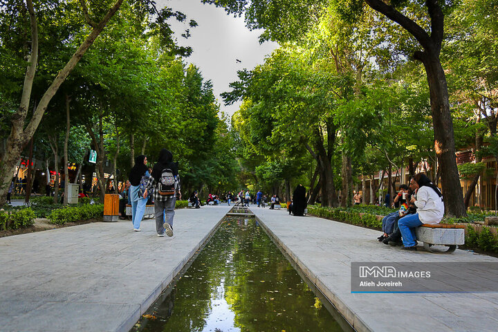Discover Isfahan in spring
