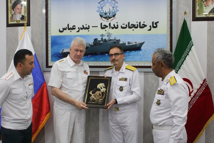 فرمانده نیروی دریایی روسیه وارد منطقه یکم نیروی دریایی ارتش شد